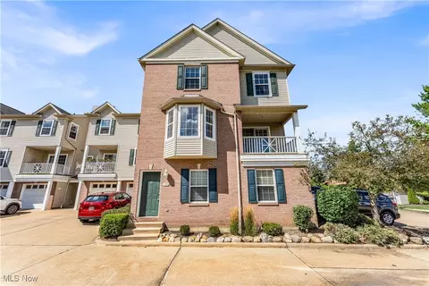 756 Tollis Pkwy, Broadview Heights, OH 44147