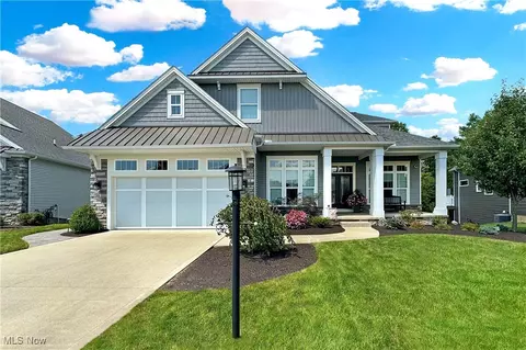 10111 Village Ln, Brecksville, OH 44141
