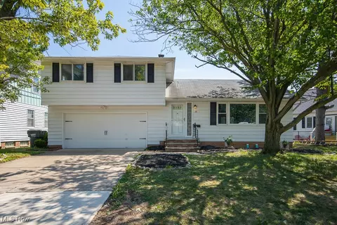881 E 261st St, Euclid, OH 44132