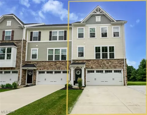 340 E Reno Dr, Louisville, OH 44641