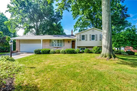 5590 Comanche St NW, North Canton, OH 44720