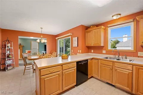 Kitchen - 3687 Cranberry Hl, Rootstown, OH 44272 photo 2 of 4