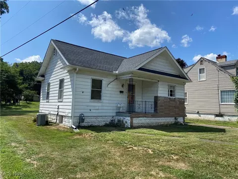 516 Cross St, Newcomerstown, OH 43832
