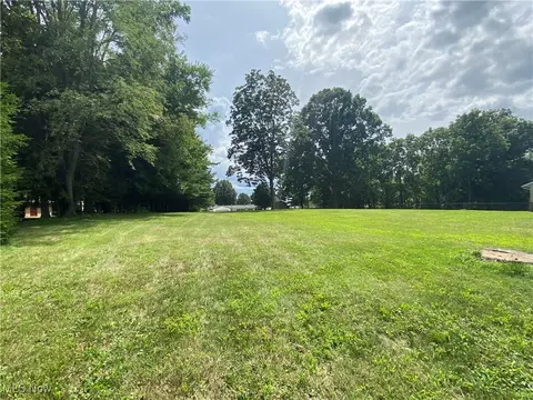 3654 Rolling Ridge Rd NE, Canton, OH 44721
