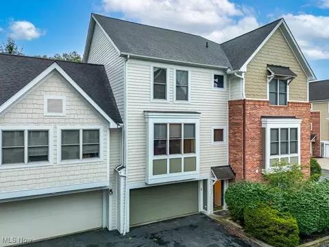 1507 Huntington Ln, Cleveland Heights, OH 44118