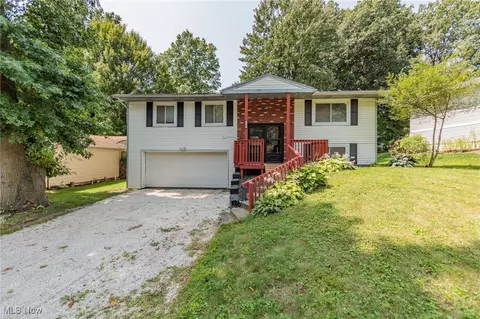560 Narragansett Dr, Tallmadge, OH 44278