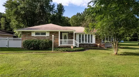325 Drummond Ave, Hubbard, OH 44425