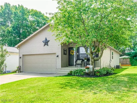 1112 Prospect St, Barberton, OH 44203