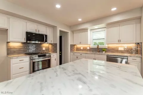 11890 Kader Dr, Parma, OH 44130 photo 7