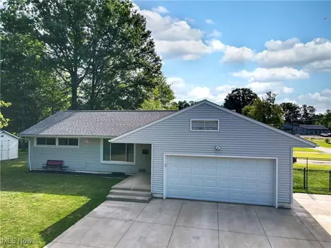 411 Crestwood Dr, Ravenna, OH 44266