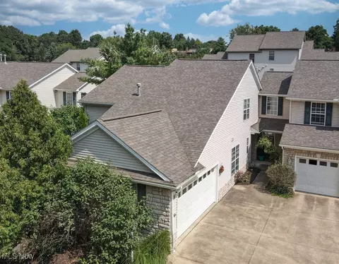 110 Falls River Dr, Munroe Falls, OH 44262