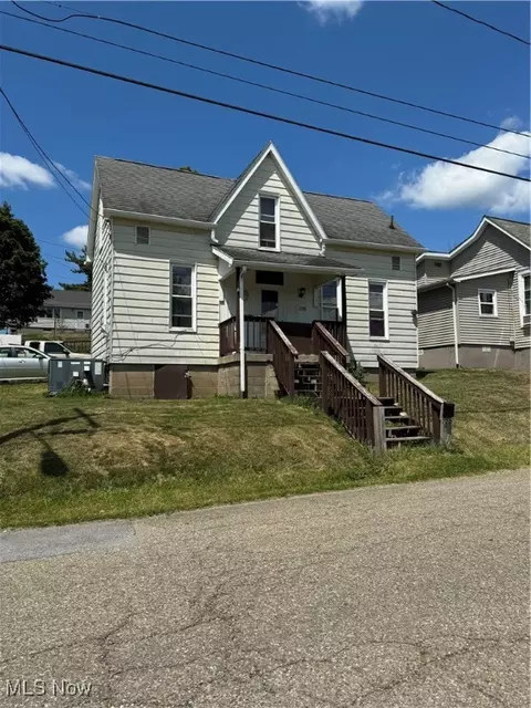 220 Henderson St, Barnesville, OH 43713 photo 1