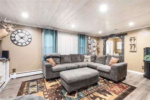 Living - 6266 Appleridge Dr, Boardman, OH 44512 photo 3 of 3