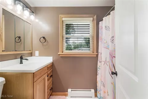 Bath - 6266 Appleridge Dr, Boardman, OH 44512 photo 3 of 3