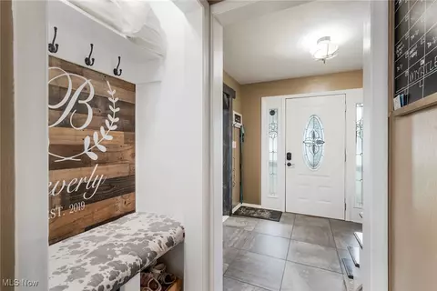 Entry Way - 6266 Appleridge Dr, Boardman, OH 44512 photo 1 of 2