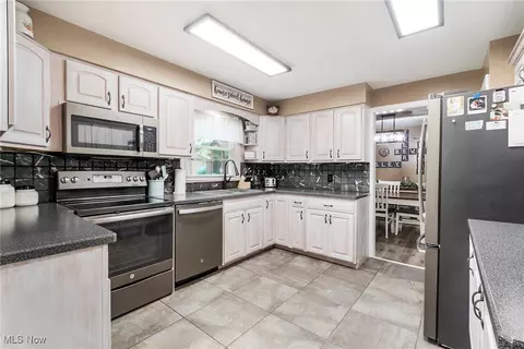 Kitchen - 6266 Appleridge Dr, Boardman, OH 44512 photo 1 of 2