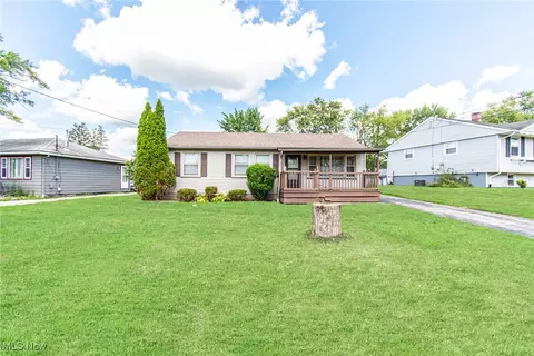 687 Notre Dame Ave, Austintown, OH 44515