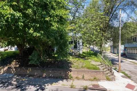 736 Wooster Rd N, Barberton, OH 44203