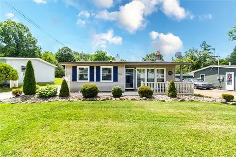 207 Illinois Ave, Girard, OH 44420