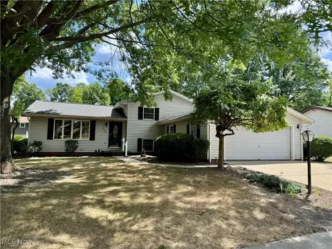 520 Stratton Ave SW, New Philadelphia, OH 44663