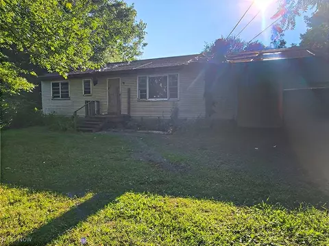 2104 Dock Rd, Madison, OH 44057