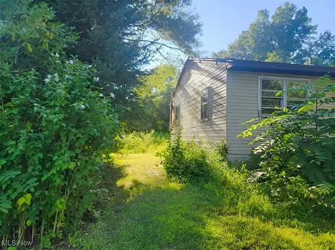 Exterior - 2104 Dock Rd, Madison, OH 44057 photo 4 of 4