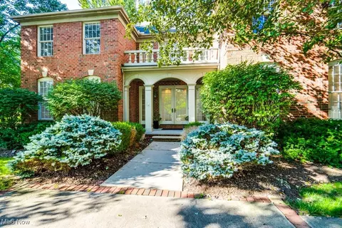 3138 Regency Pl, Westlake, OH 44145