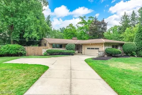 1199 Cahoon Rd, Westlake, OH 44145
