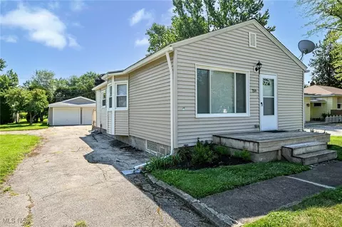 759 Oliver St, Sheffield Lake, OH 44054