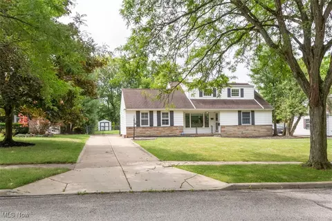 21610 Halburton Rd, Beachwood, OH 44122