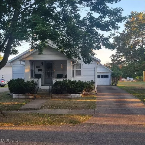 1116 Miller Ave NW, New Philadelphia, OH 44663