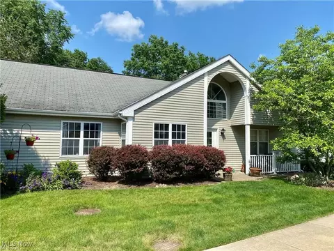 410 Vista Ln, Aurora, OH 44202