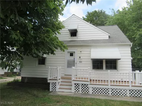 1325 Craneing Rd, Wickliffe, OH 44092
