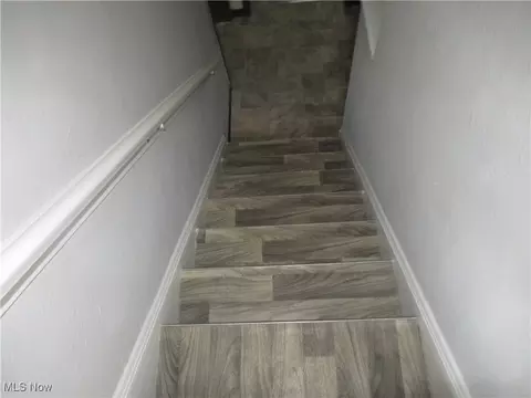 Entry Way - 1325 Craneing Rd, Wickliffe, OH 44092 photo 4 of 5