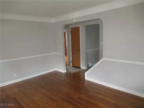 Living - 1325 Craneing Rd, Wickliffe, OH 44092 photo 2 of 8