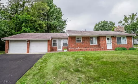 635 Manor Ave NW, Canton, OH 44708 photo 1