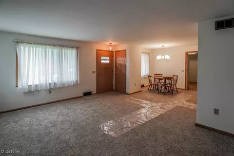 635 Manor Ave NW, Canton, OH 44708 photo 4