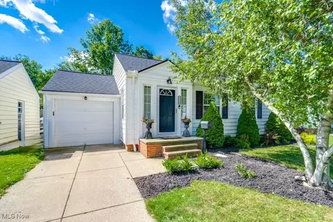 5284 Bridgewater Rd, Lyndhurst, OH 44124
