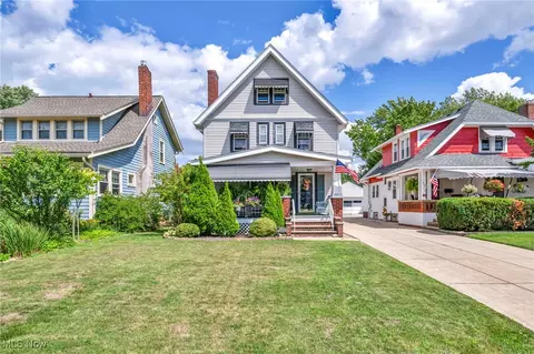 2071 Lakeland Ave, Lakewood, OH 44107