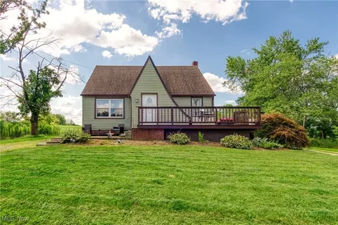 6032 Crock St NE, Louisville, OH 44641