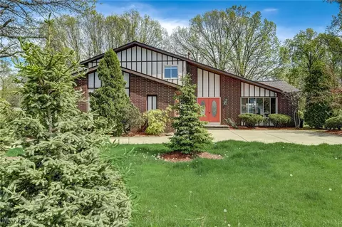 4011 Brewster Dr, Westlake, OH 44145
