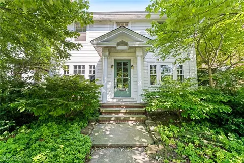 1497 Waterbury Rd, Lakewood, OH 44107