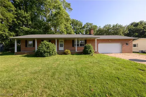 1445 Elmcreek Cir NW, North Canton, OH 44720