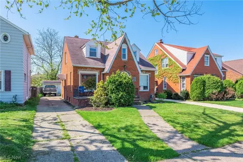 2213 Brookview Blvd, Parma, OH 44134