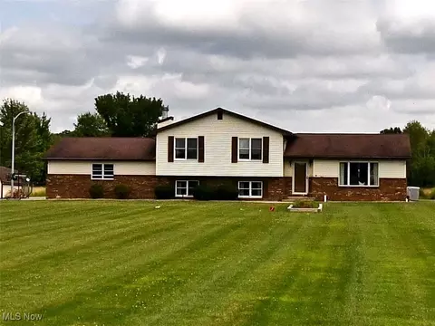 6900 Oak Hill Dr, West Farmington, OH 44491