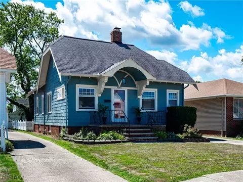 8001 Dartworth Dr, Cleveland, OH 44129