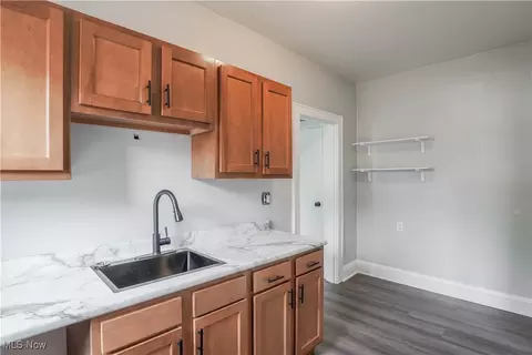 810 Thayer St, Akron, OH 44310 photo 7
