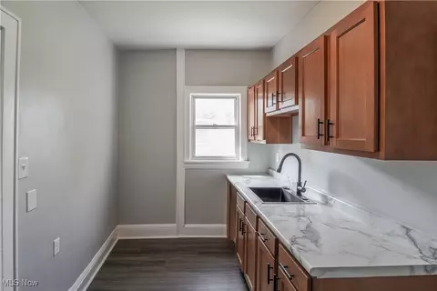 810 Thayer St, Akron, OH 44310 photo 6