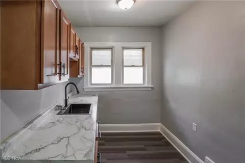 810 Thayer St, Akron, OH 44310 photo 32