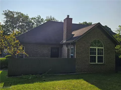3988 Villas Dr, Stow, OH 44224